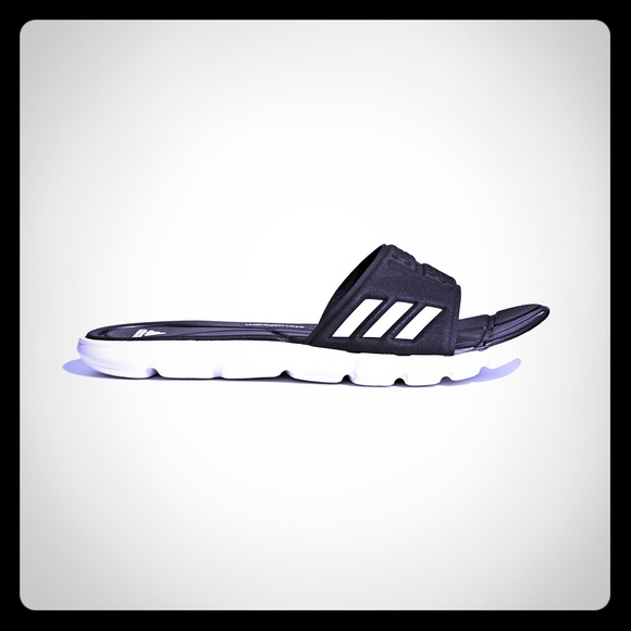 adipure cloudfoam slipper